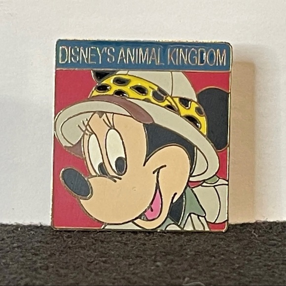 Disney Pin Animal Kingdom Minnie Mouse Safari Hat - Picture 1 of 3